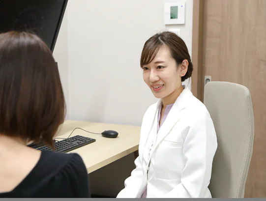 女性の日本乳癌学会乳腺専門医による丁寧な診察