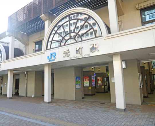 元町駅・神戸三宮駅から徒歩圏内、便利なトアロード沿いに立地、土曜日も診療