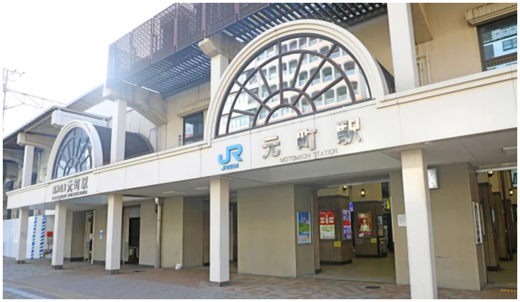 元町駅・神戸三宮駅から徒歩圏内、便利なトアロード沿いに立地、土曜日も診療